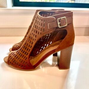 Qupid Tan Peep-Toe Ankle Booties 7.5